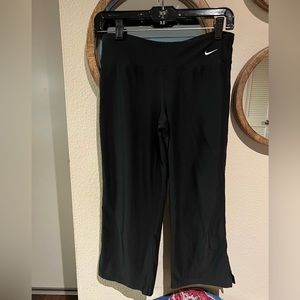 Nike Fit Dry wide legged black quarter length leggings